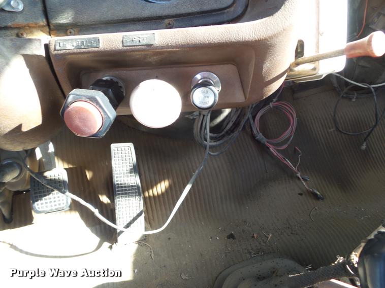 image for item CB9823 1984 Ford LN8000 service truck