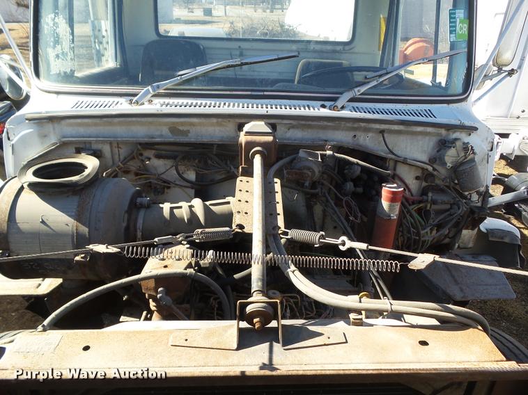 image for item CB9823 1984 Ford LN8000 service truck