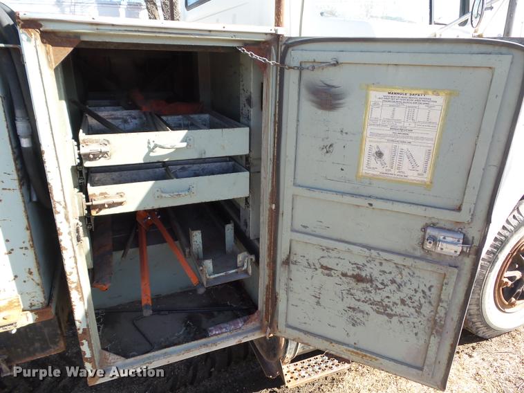 image for item CB9824 1987 Ford LN8000 dump truck