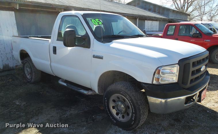 image for item CB9826 2005 Ford F250 Super Duty XL pickup truck
