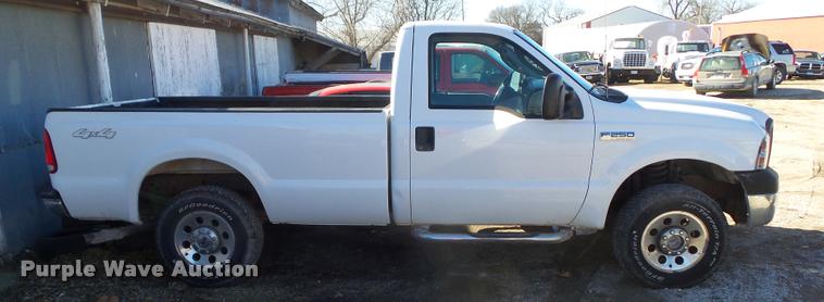 image for item CB9826 2005 Ford F250 Super Duty XL pickup truck