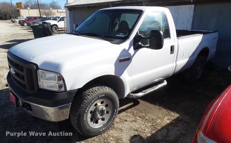 image for item CB9826 2005 Ford F250 Super Duty XL pickup truck
