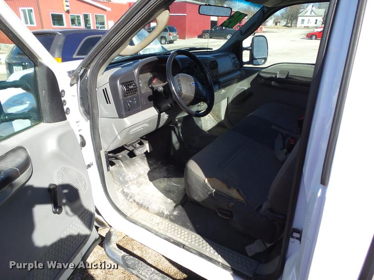 image for item CB9826 2005 Ford F250 Super Duty XL pickup truck