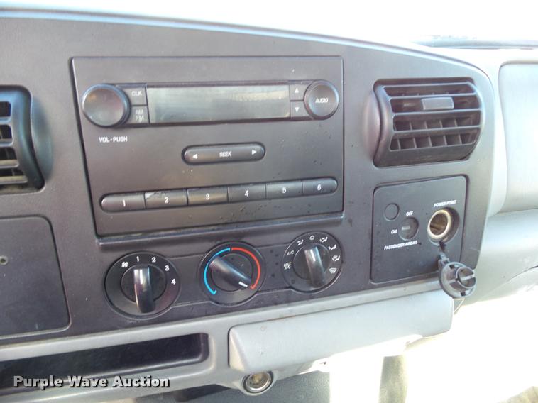 image for item CB9826 2005 Ford F250 Super Duty XL pickup truck