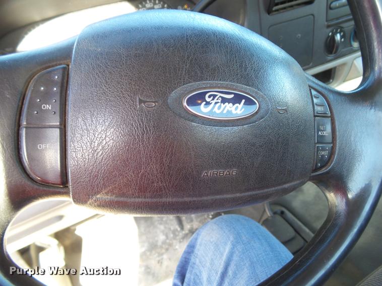 image for item CB9826 2005 Ford F250 Super Duty XL pickup truck