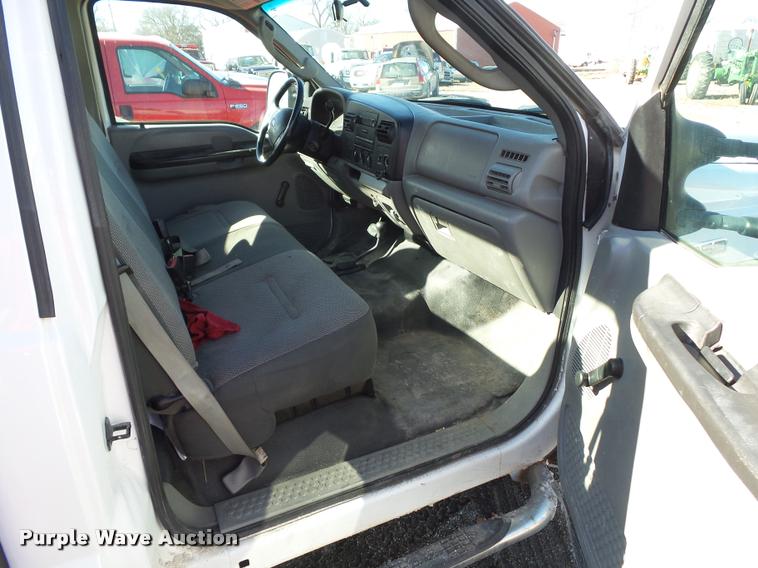 image for item CB9826 2005 Ford F250 Super Duty XL pickup truck