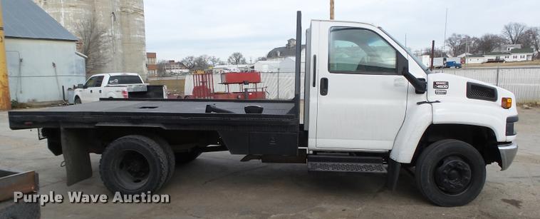 image for item DA0544 2003 GMC C4500 flatbed truck