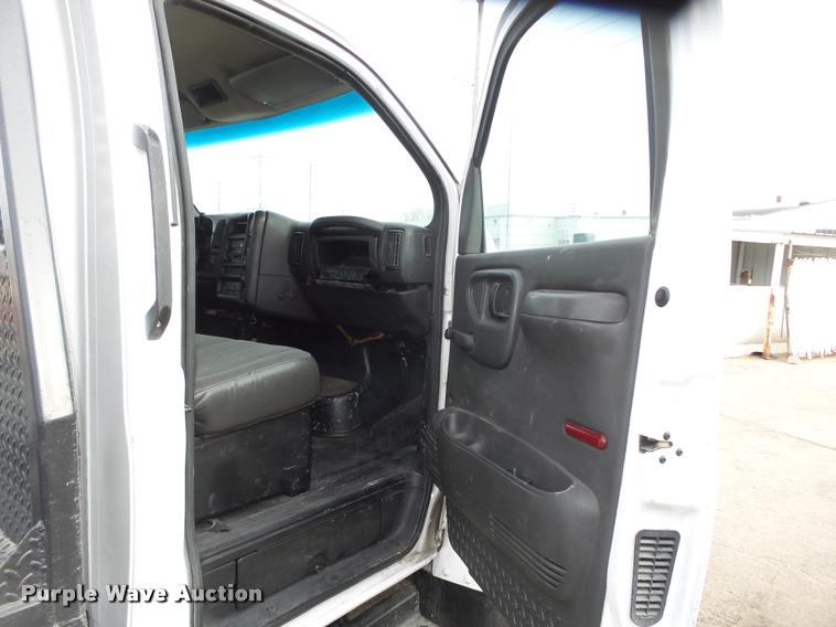 image for item DA0544 2003 GMC C4500 flatbed truck