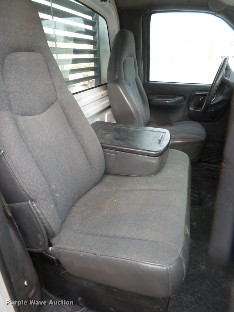 image for item DA0544 2003 GMC C4500 flatbed truck