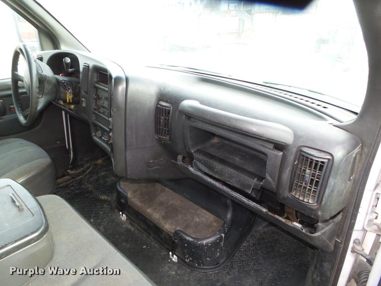 image for item DA0544 2003 GMC C4500 flatbed truck