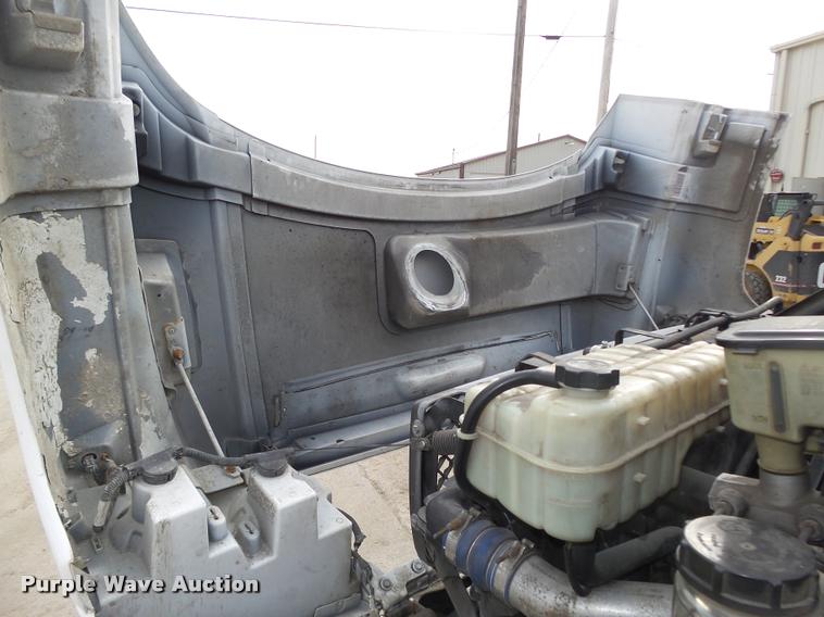 image for item DA0544 2003 GMC C4500 flatbed truck