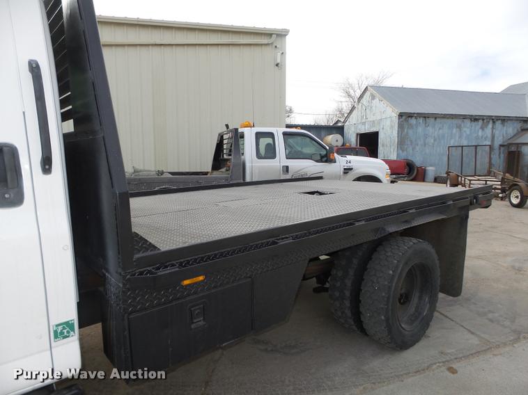 image for item DA0544 2003 GMC C4500 flatbed truck