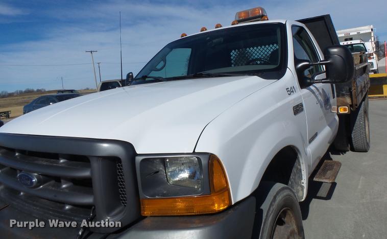 image for item DA3330 2000 Ford F450 Super Duty flatbed truck