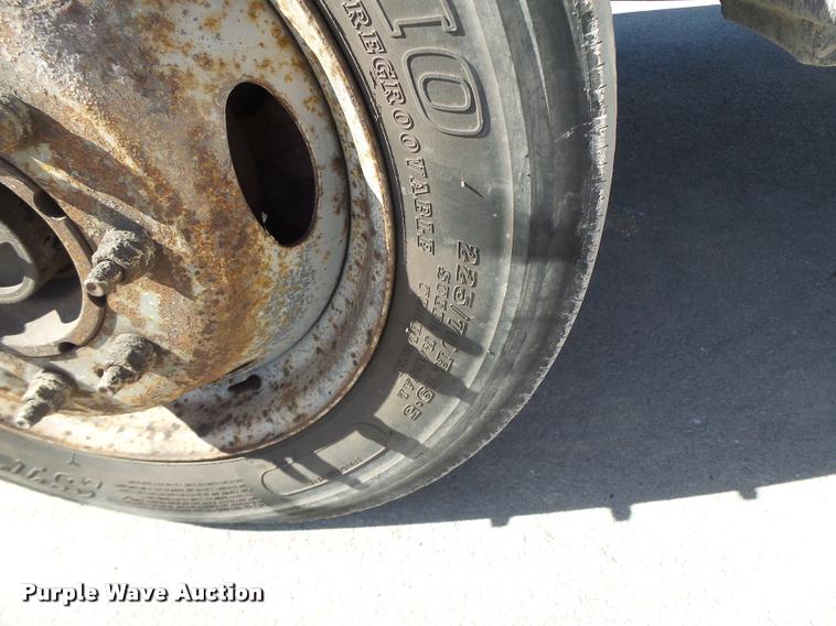 image for item DA3330 2000 Ford F450 Super Duty flatbed truck