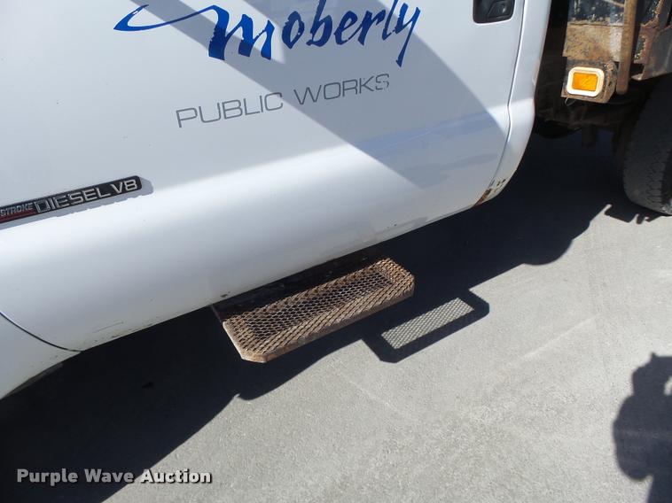 image for item DA3330 2000 Ford F450 Super Duty flatbed truck