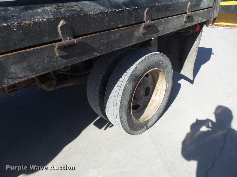 image for item DA3330 2000 Ford F450 Super Duty flatbed truck