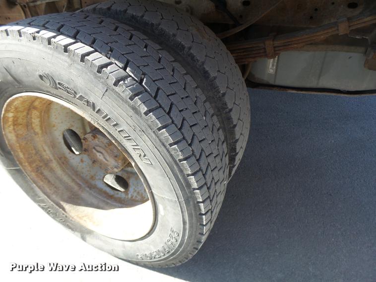 image for item DA3330 2000 Ford F450 Super Duty flatbed truck