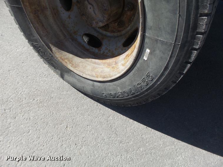 image for item DA3330 2000 Ford F450 Super Duty flatbed truck