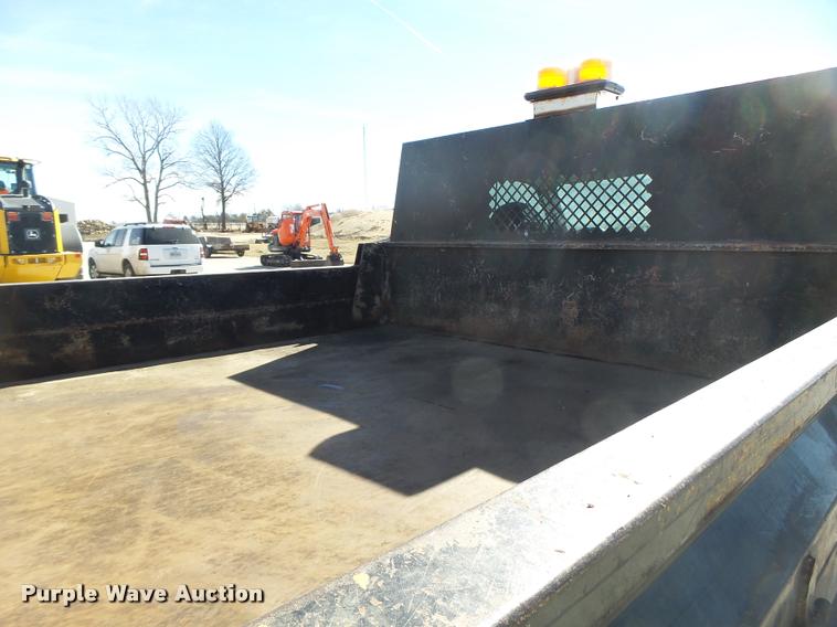 image for item DA3330 2000 Ford F450 Super Duty flatbed truck