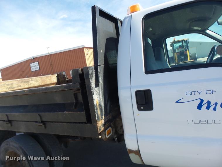 image for item DA3330 2000 Ford F450 Super Duty flatbed truck