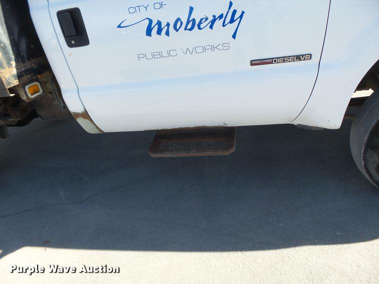 image for item DA3330 2000 Ford F450 Super Duty flatbed truck