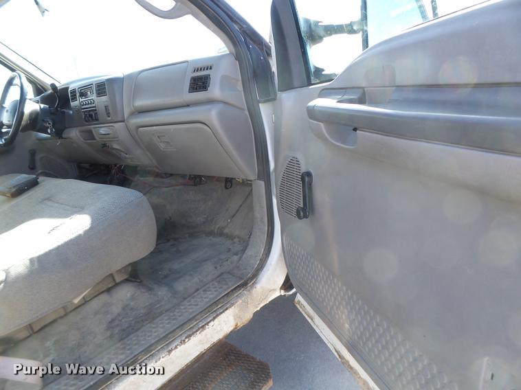 image for item DA3330 2000 Ford F450 Super Duty flatbed truck