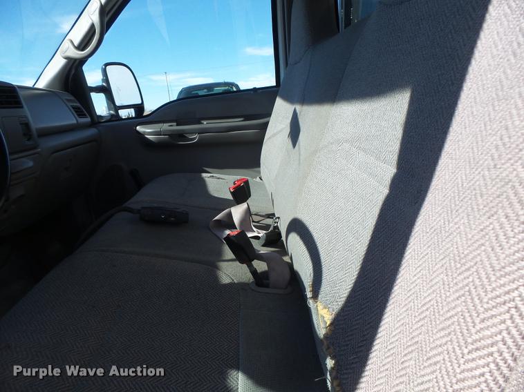 image for item DA3330 2000 Ford F450 Super Duty flatbed truck