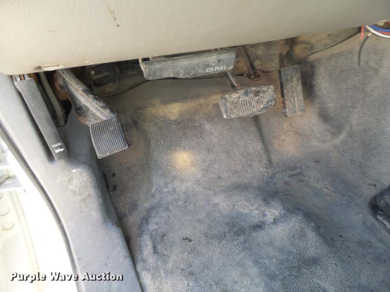 image for item DA3330 2000 Ford F450 Super Duty flatbed truck