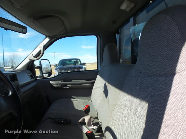 image for item DA3330 2000 Ford F450 Super Duty flatbed truck