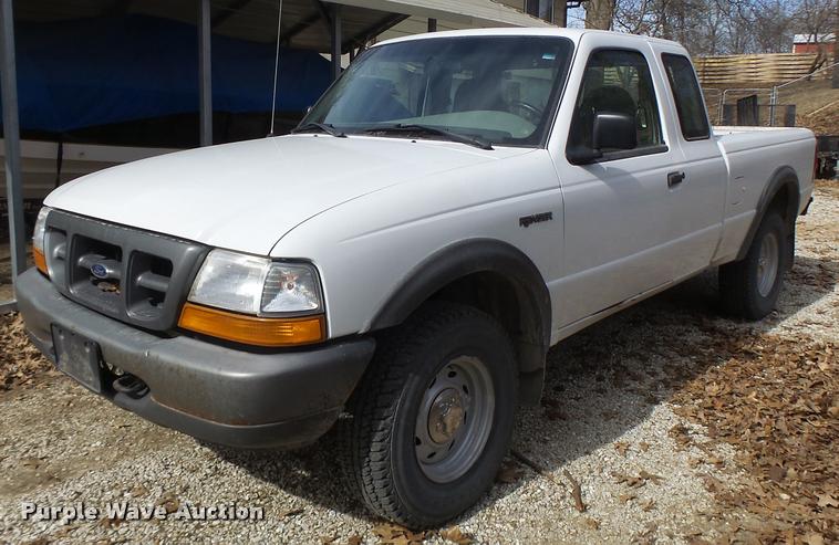 image for item DA3331 2000 Ford Ranger SuperCab pickup truck