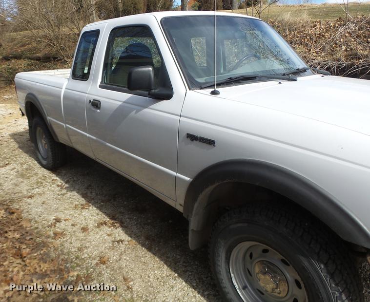 image for item DA3331 2000 Ford Ranger SuperCab pickup truck