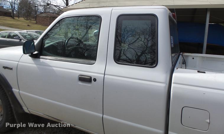 image for item DA3331 2000 Ford Ranger SuperCab pickup truck