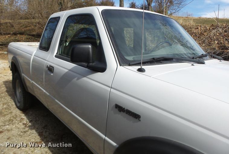 image for item DA3331 2000 Ford Ranger SuperCab pickup truck