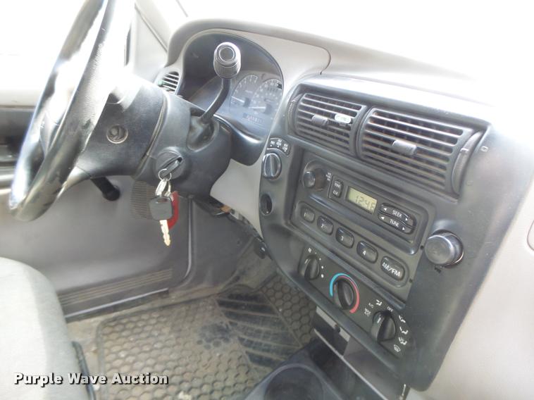image for item DA3331 2000 Ford Ranger SuperCab pickup truck