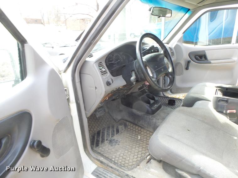 image for item DA3331 2000 Ford Ranger SuperCab pickup truck