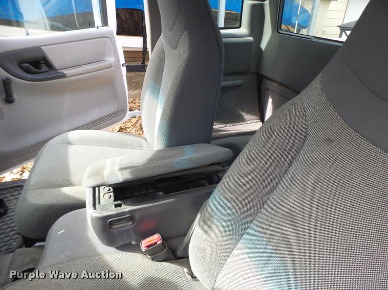 image for item DA3331 2000 Ford Ranger SuperCab pickup truck