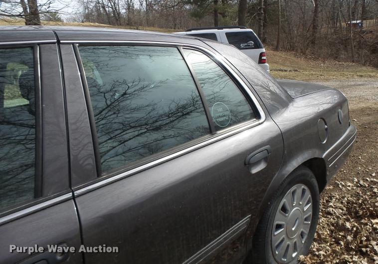 image for item DA3332 2010 Ford Crown Victoria Police Interceptor