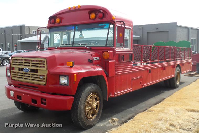 image for item DA4003 Ford B700 bus