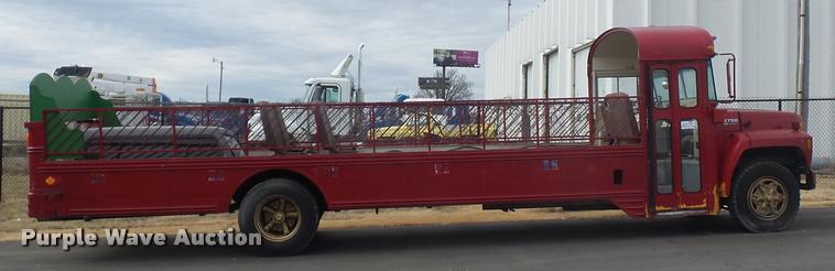 image for item DA4003 Ford B700 bus