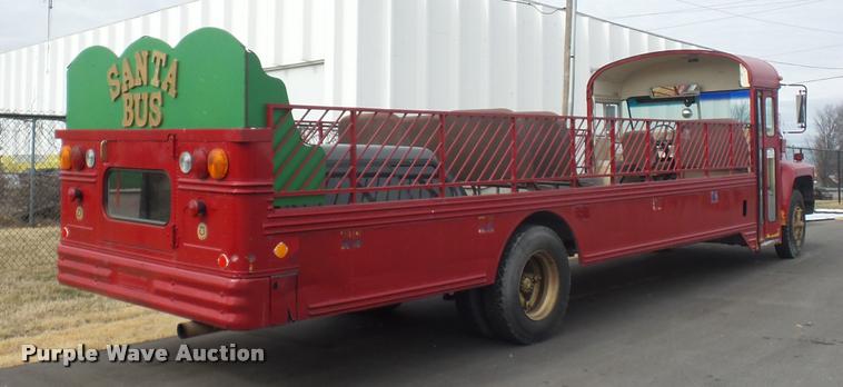 image for item DA4003 Ford B700 bus