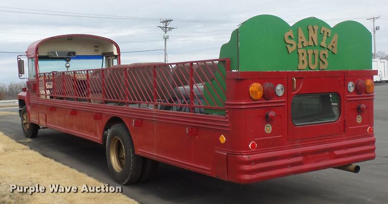 image for item DA4003 Ford B700 bus