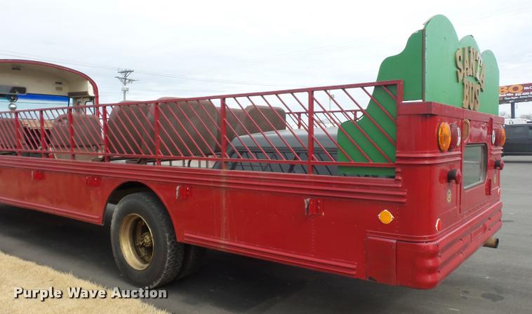 image for item DA4003 Ford B700 bus