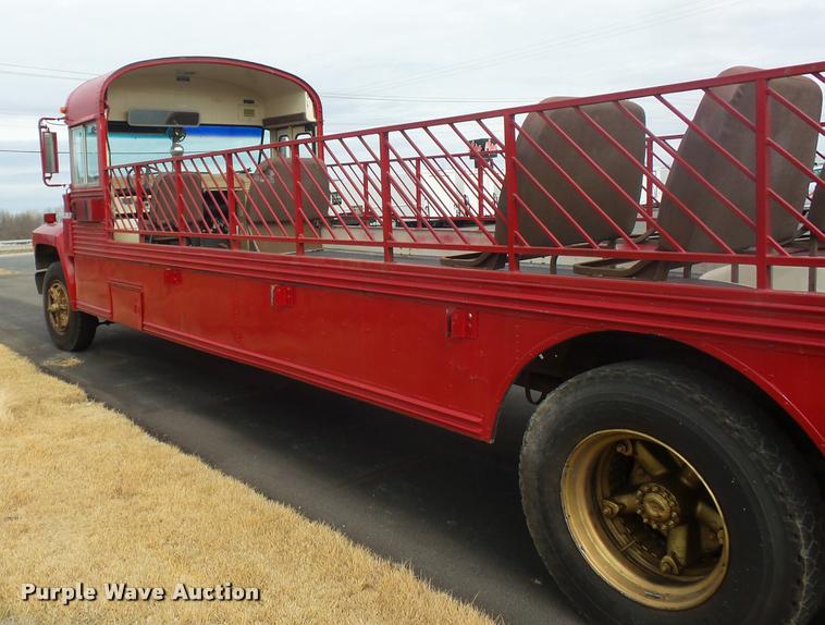 image for item DA4003 Ford B700 bus