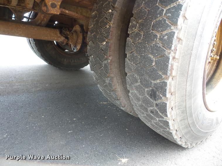 image for item DA4003 Ford B700 bus