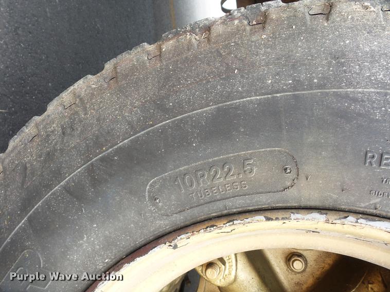 image for item DA4003 Ford B700 bus