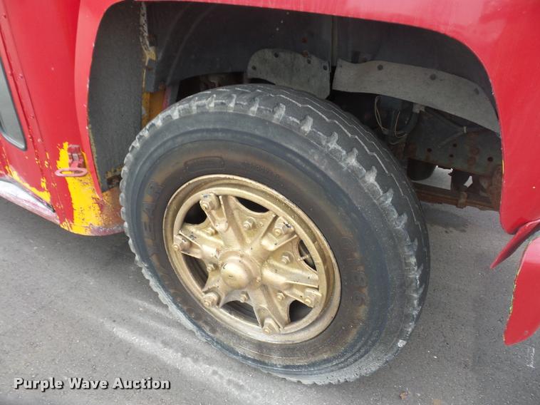 image for item DA4003 Ford B700 bus