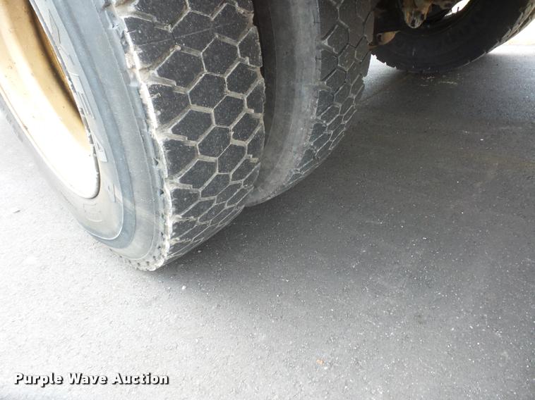 image for item DA4003 Ford B700 bus