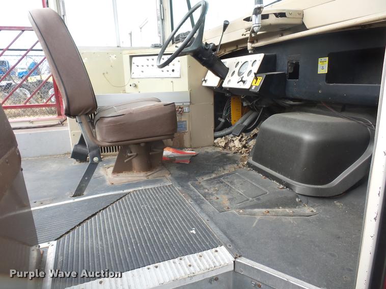 image for item DA4003 Ford B700 bus