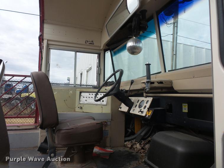 image for item DA4003 Ford B700 bus