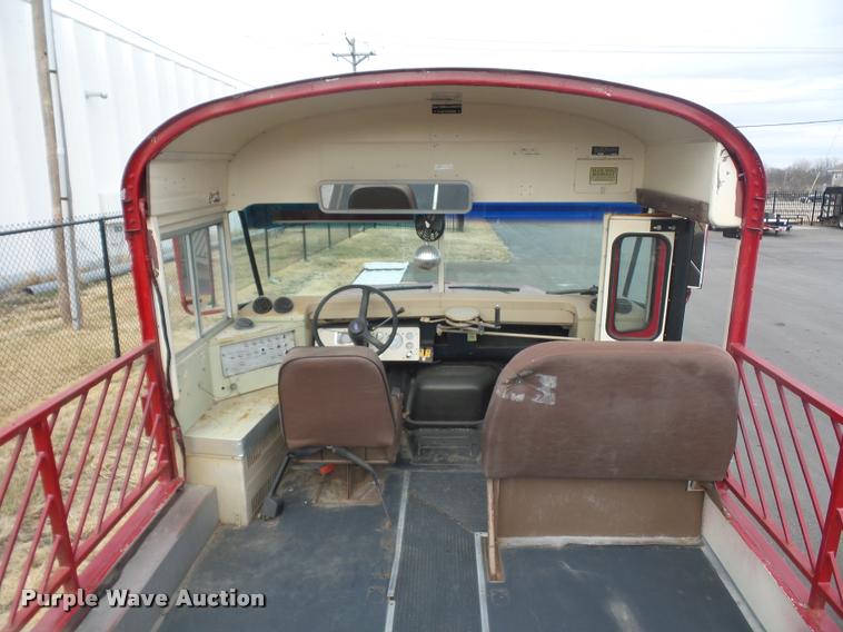 image for item DA4003 Ford B700 bus